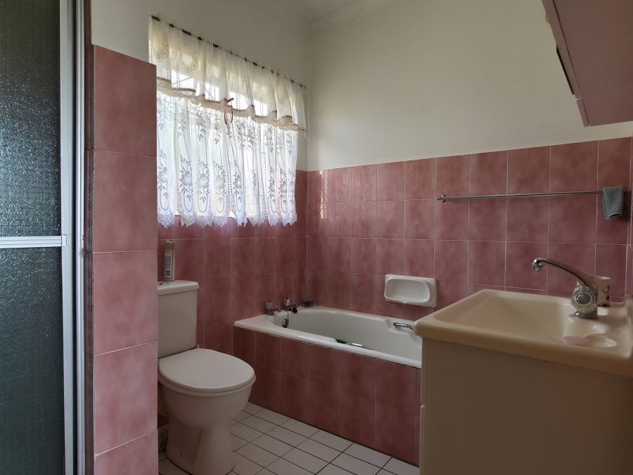 6 Bedroom Property for Sale in Wavecrest Eastern Cape
